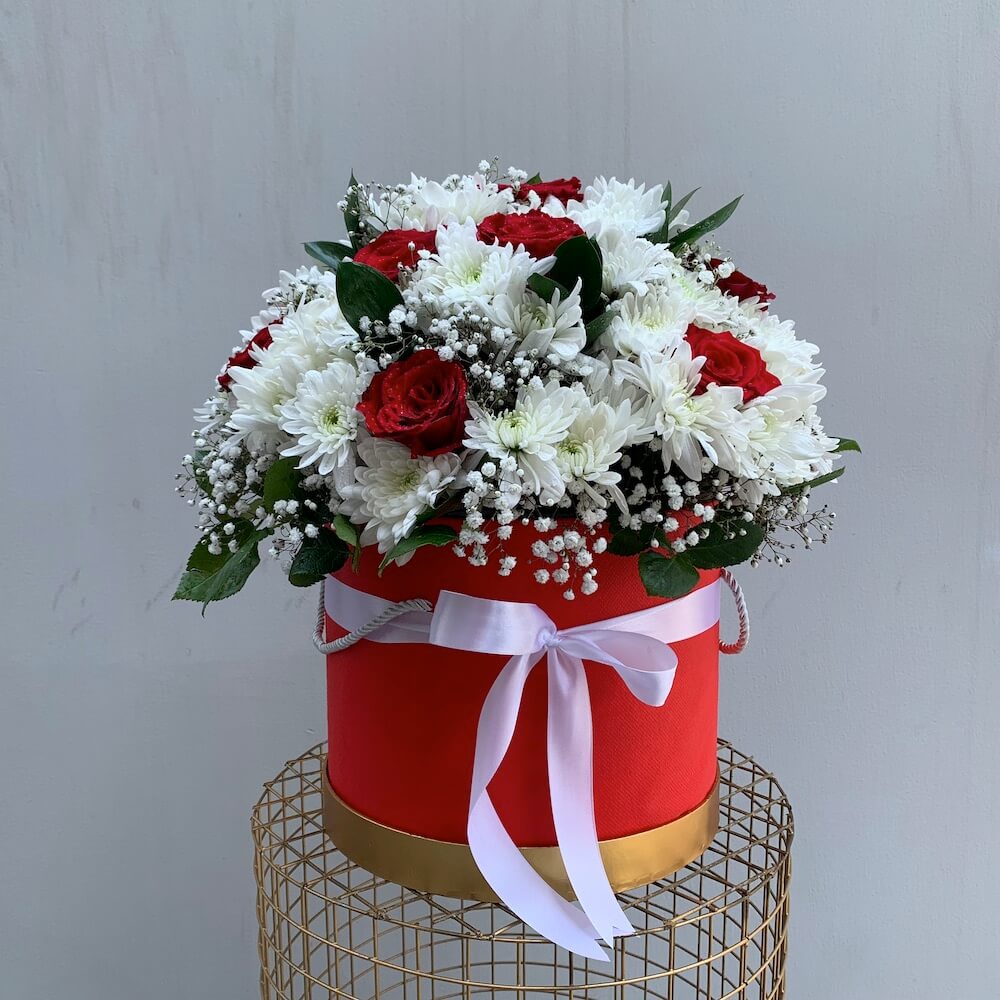 You’re mine White Red Floral Arrangement